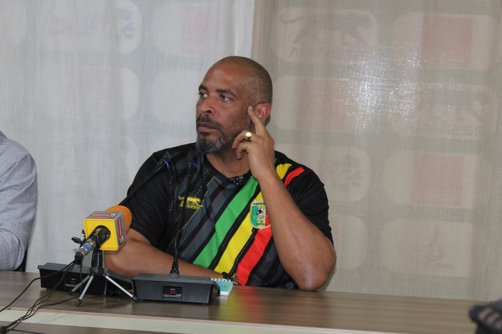 Conférence de presse d’avant match Mali-Ouganda : Pour des raisons de blessures, Éric Sekou Chelle essayera des nouvelles formules.